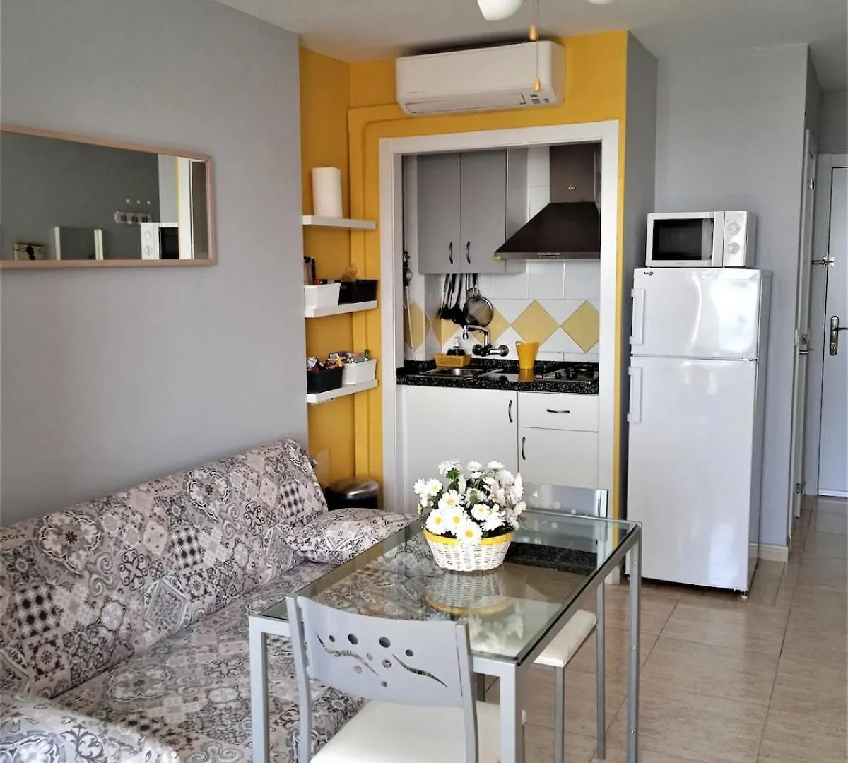 Bonito Estudio Vistas Al Mar Zona Puerto Marina Benalmadena